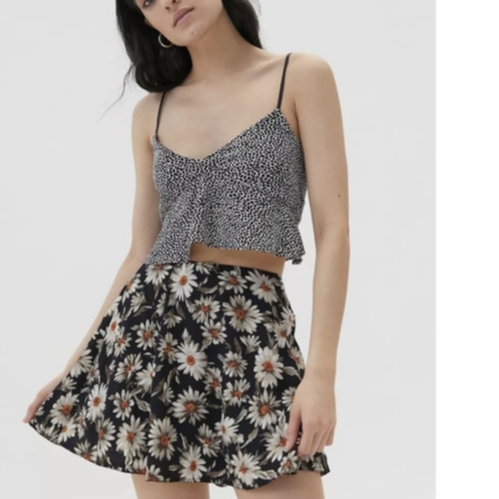 Brandy Melville Daisy Skirt Urban Outfitters Pac Sun Small